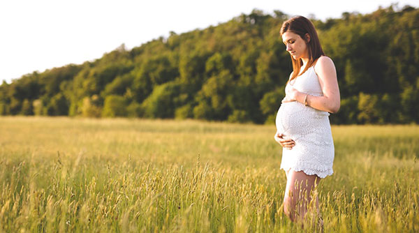 ایده عکس بارداری در فضای باز